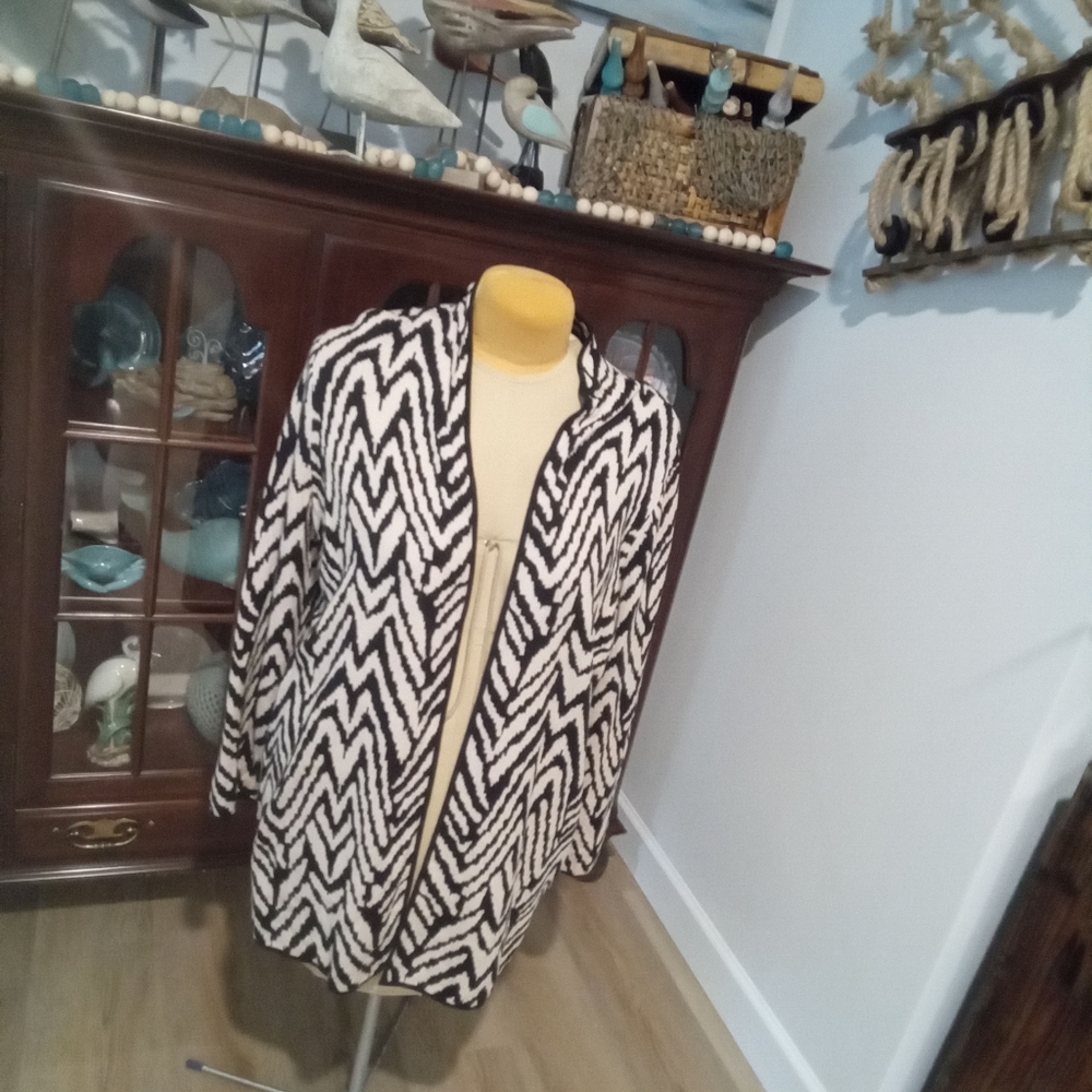 Jones Studio Seperates Plus Size 2X Black & White Chevron Cardigan - Picture 3 of 13